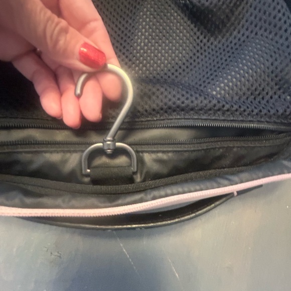 Away cosmetic bag 💕 - Picture 5 of 10